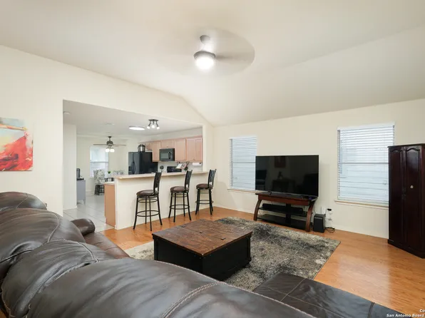 5723 Cardinal Fls, San Antonio, TX 78239