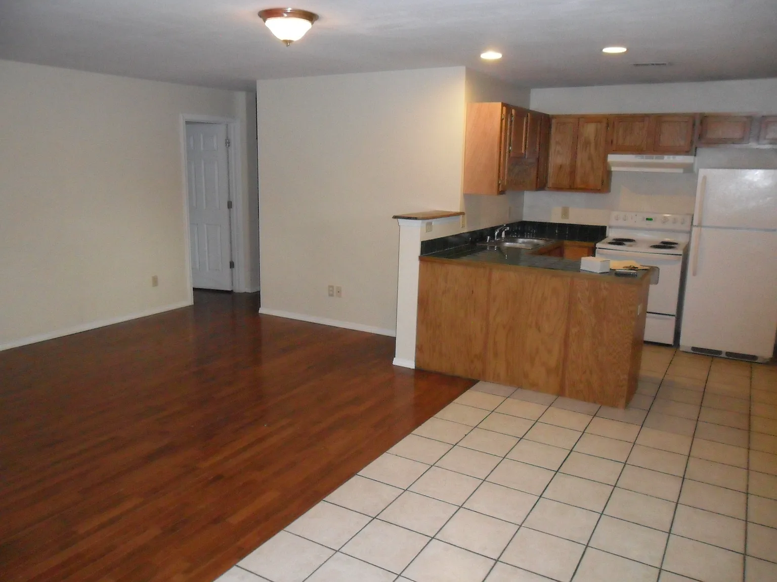 217 Conn Terrace - B — Photo 1