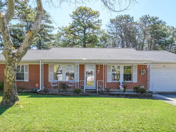 7 Plymouth Drive, Whiting, NJ 08759
