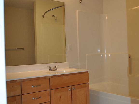 4th image of 1194 Hillvale Ave N