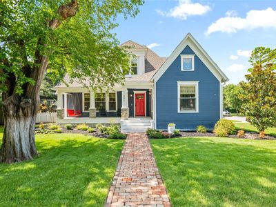 221 W College St, Grapevine, TX, 76051