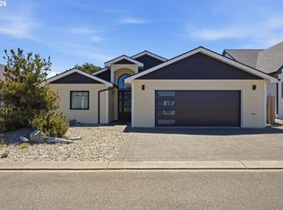 730 Seabird Dr SW, Bandon, OR 97411