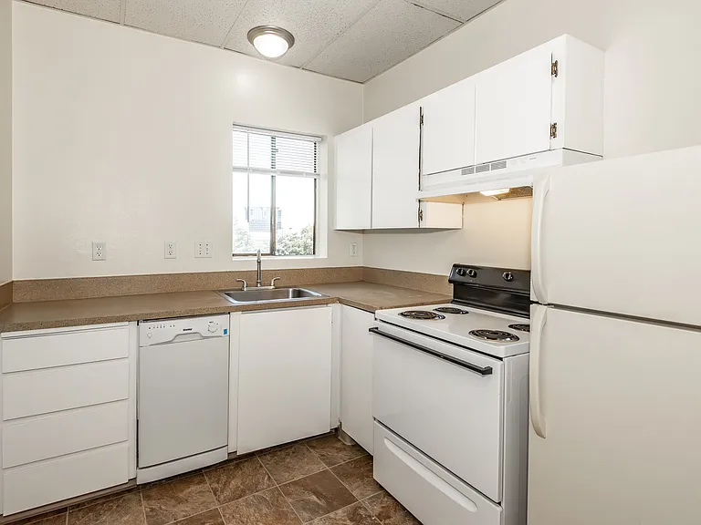 Grandview Apartments — Photo 35