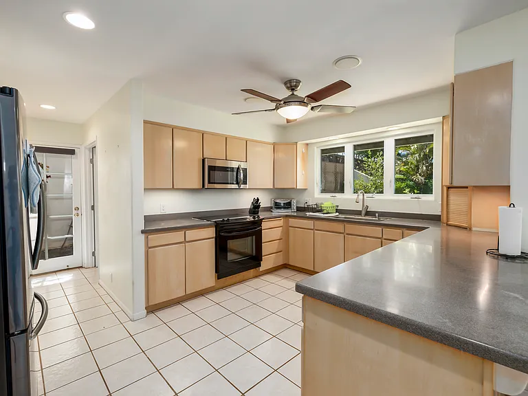 170 E Alulike St — Photo 5