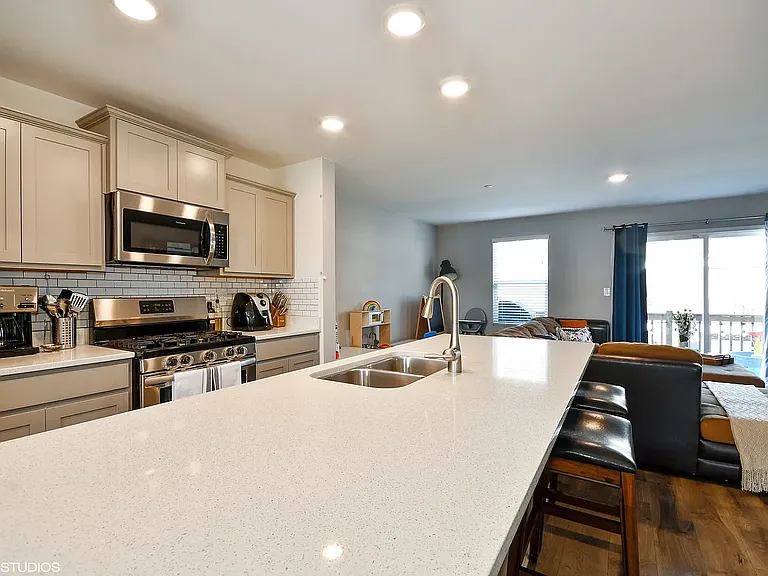 906 Bradford Dr — Photo 4