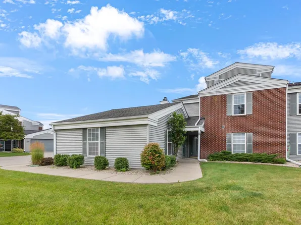N17W26860 East Fieldhack DRIVE #E, Pewaukee, WI 53072