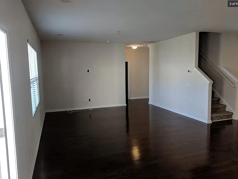 332 Fox Ridge Ln — Photo 3