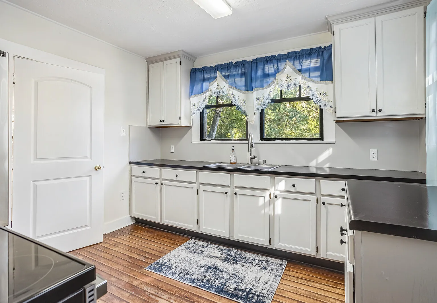 4 bed, 1417 sqft, $1,795 — Photo 2