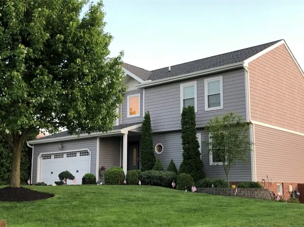 203 Farmcrest Dr, Oakdale, PA 15071