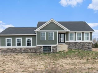 5070 Lindemere Dr, Fowlerville, MI 48836