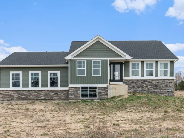 5070 Lindemere Dr, Fowlerville, MI 48836