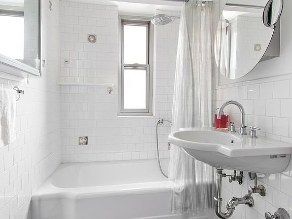 5th image of 573 Grand St APT D1706