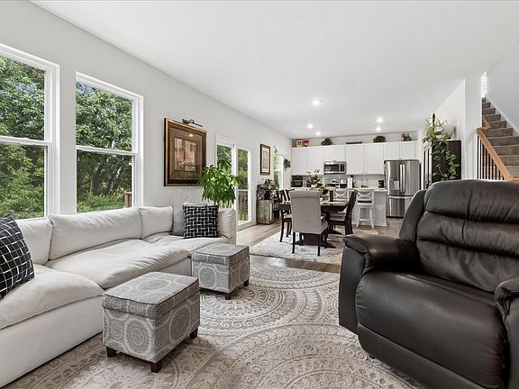4th image of 8418 White Oaks Ct