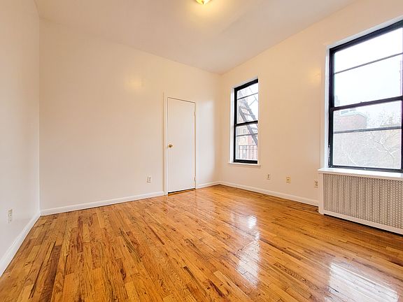 3rd image of 172 W 77th St #4