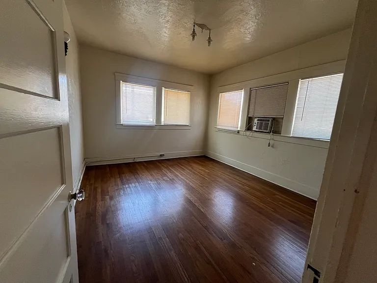 1515-1521 N Van Ness Ave #1519 — Photo 8