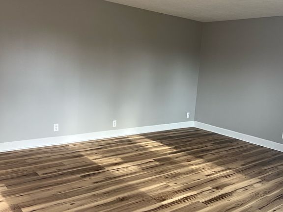 3rd image of 119 Lakeview Dr