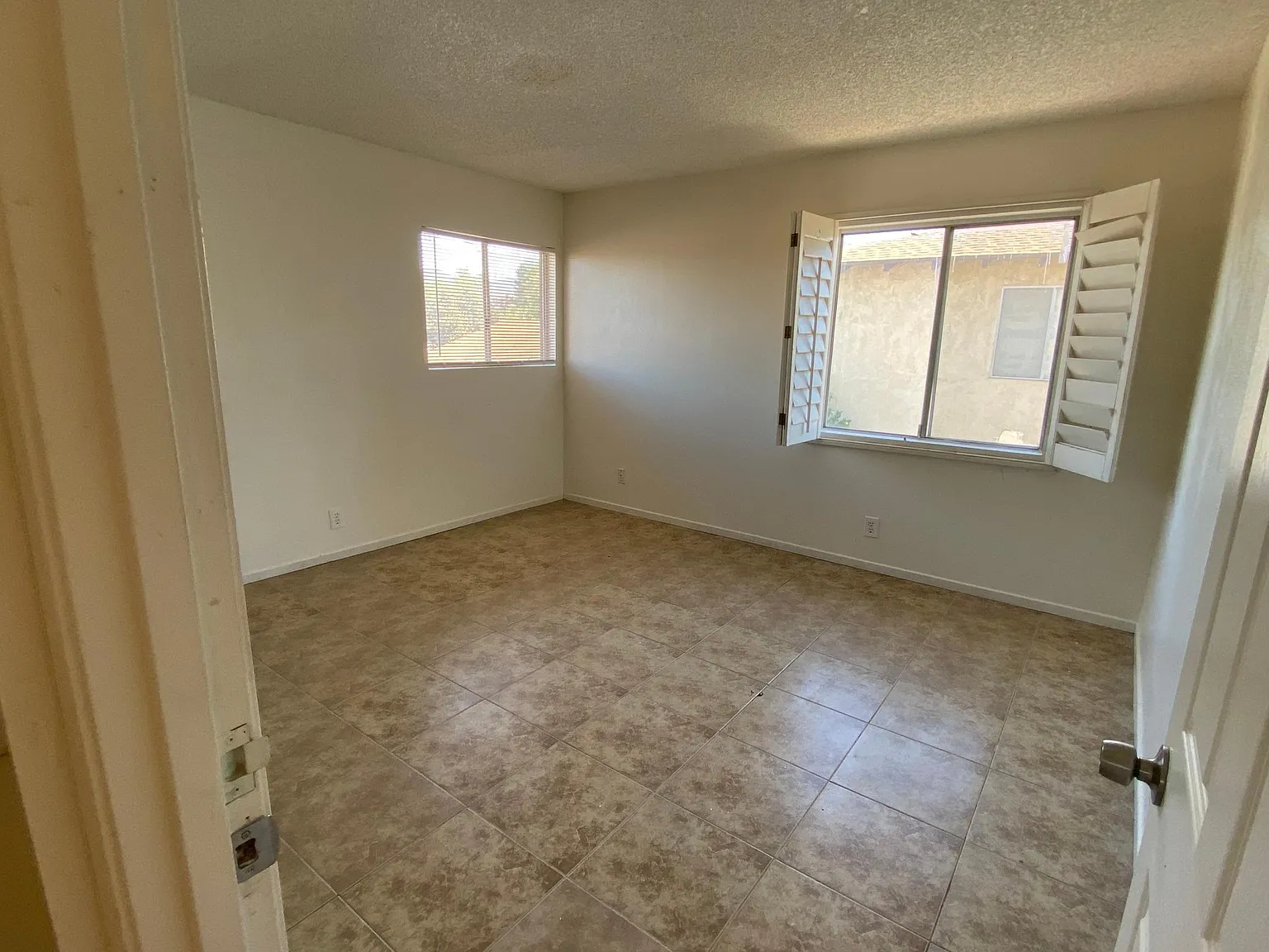 2 bed, 900 sqft, $1,600 — Photo 1