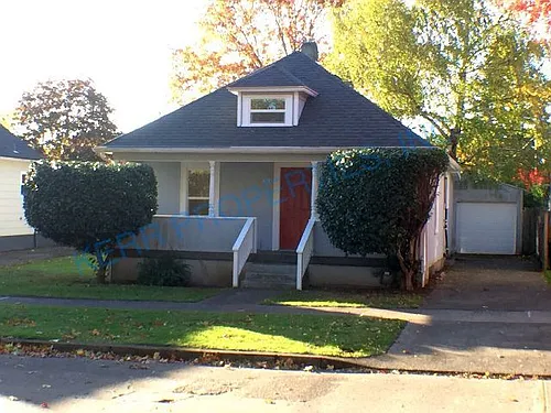 1804 SE Harney St Photo 1