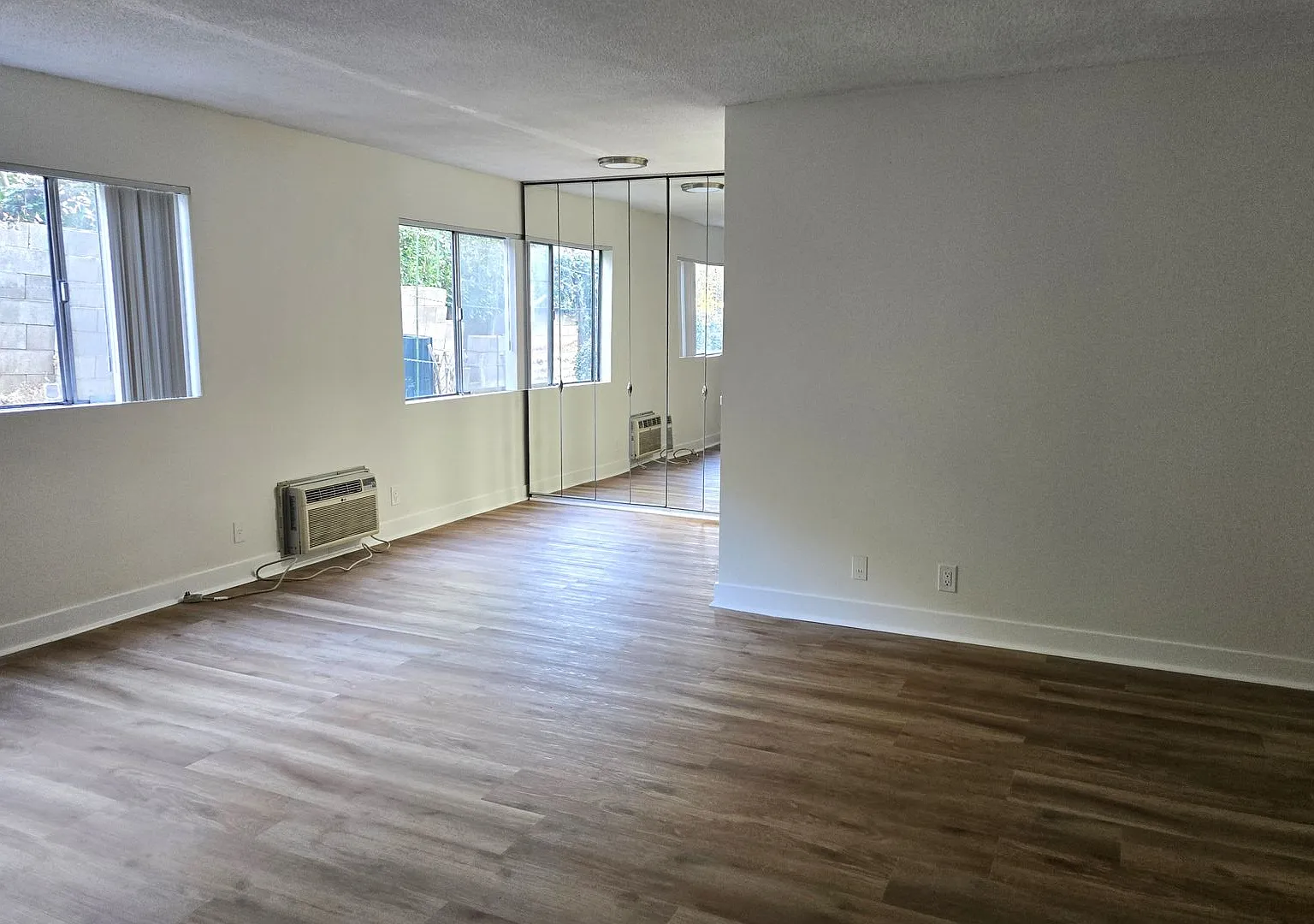 1226 Larrabee Street — Photo 2