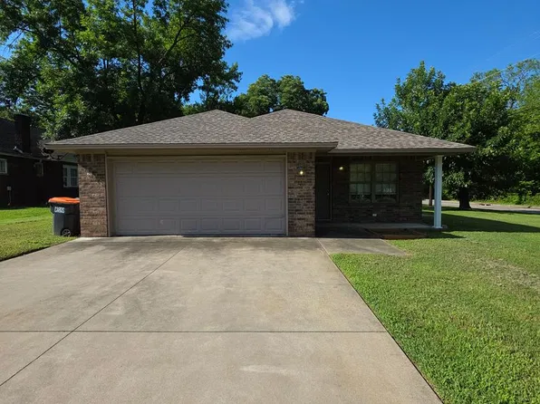 511 E 7th St, Russellville, AR 72801
