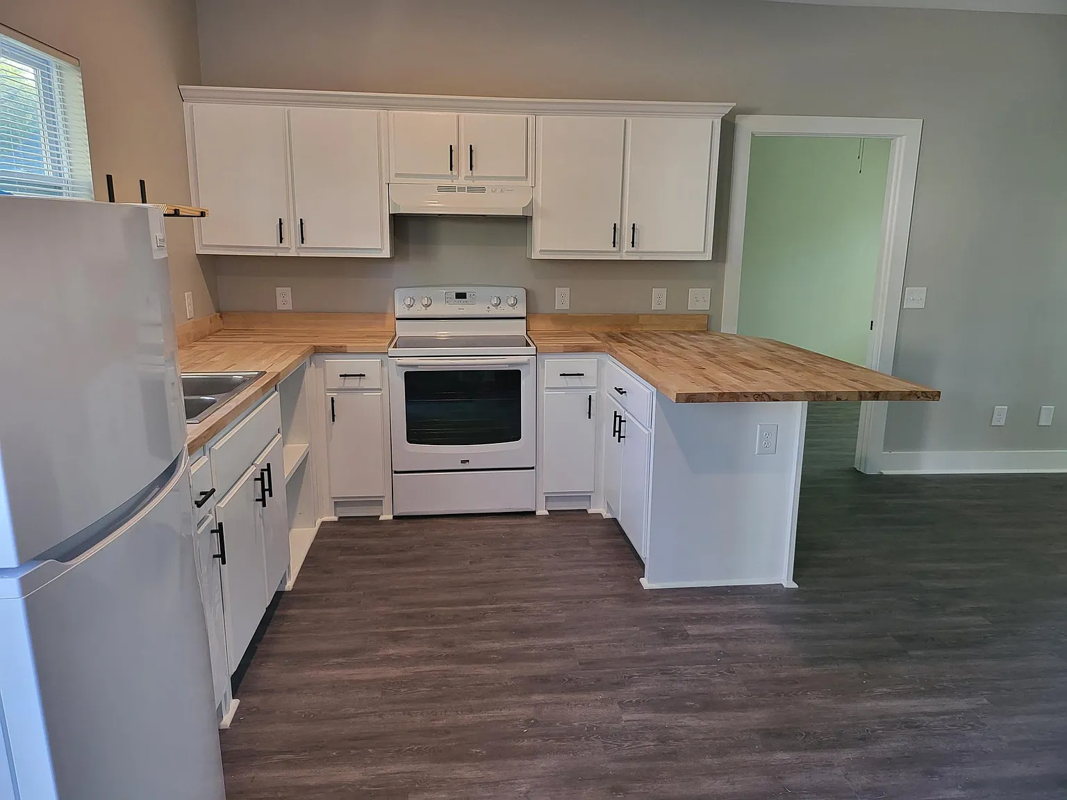 2 bed, $1,095 — Photo 2