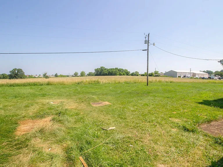 1303 Smiley Ln — Photo 42
