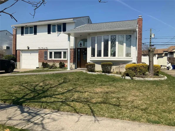 395 Clearmeadow Driv, East Meadow, NY 11554
