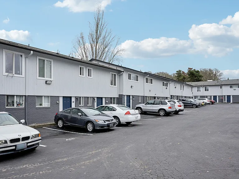Alturas Vose Townhomes — Photo 32