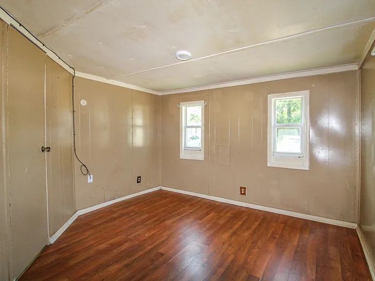10 Simpson Rd — Photo 11