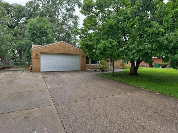 1808 73rd St, Windsor Heights, IA 50324
