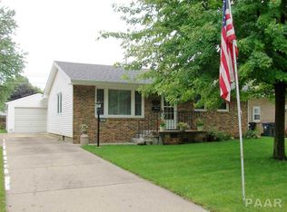 304 Manor St, Pekin, IL 61554