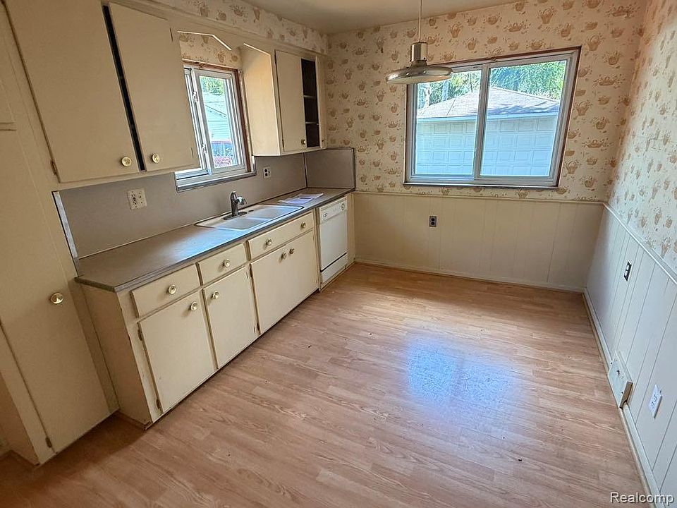 20292 Greenview Ave, photo 6