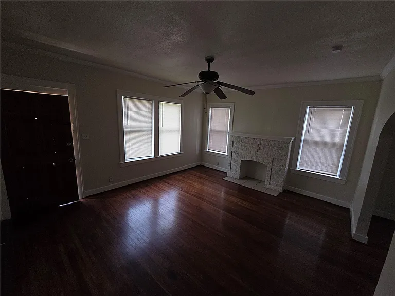 2805 Cleburne St — Photo 3