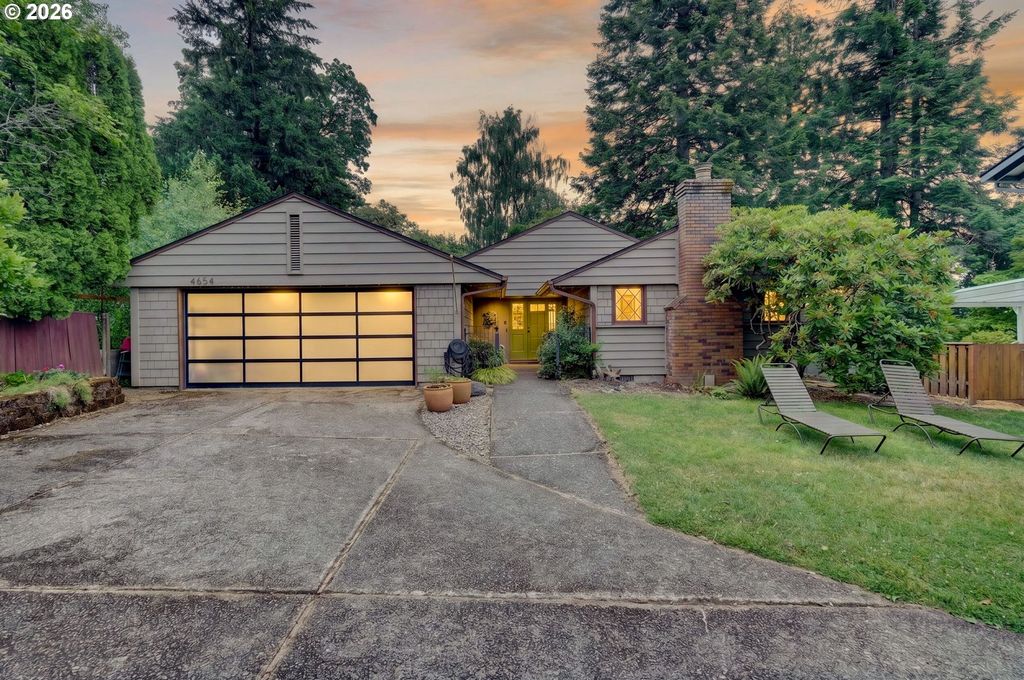 4654 SW Flower Pl, Portland, OR 97221 home