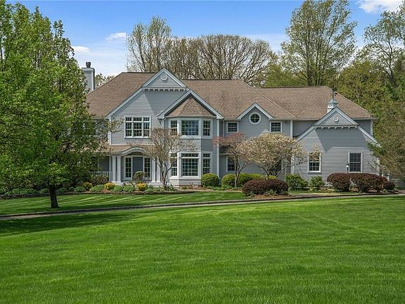 2nd image of 10 Henker Farm Ln