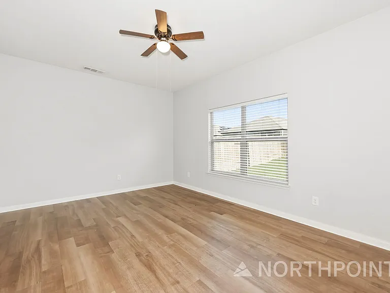132 Bush Dr — Photo 6