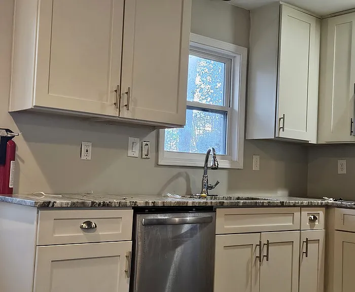 2325 Tarian Dr — Photo 2