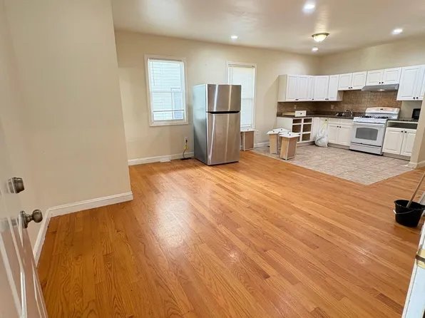 40 Tudor St #1, Chelsea, MA 02150