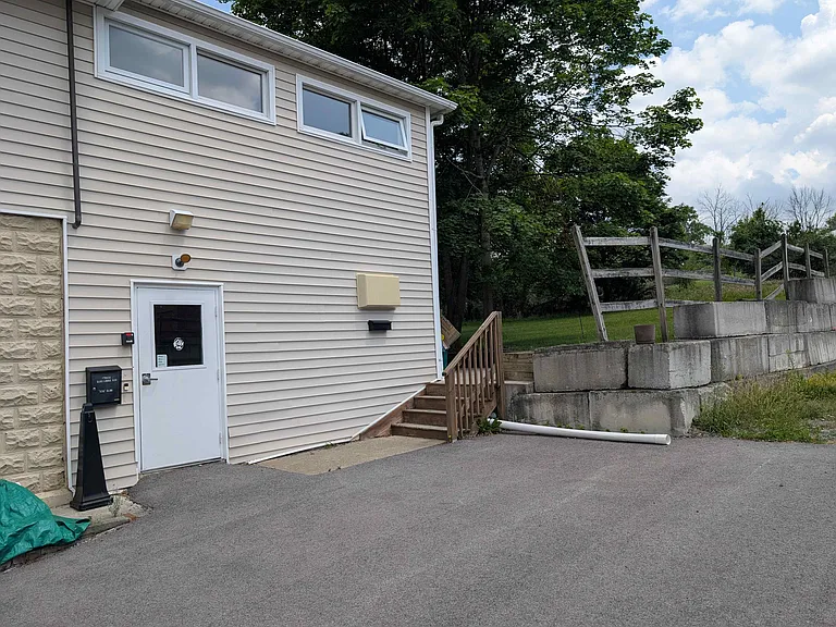 124 Coddington Rd — Photo 2
