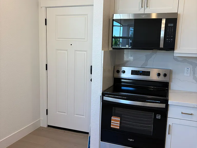 252 W Rustica Dr — Photo 3