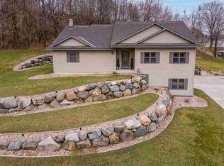 1011 Pine Grove Drive, Reedsburg, WI 53959