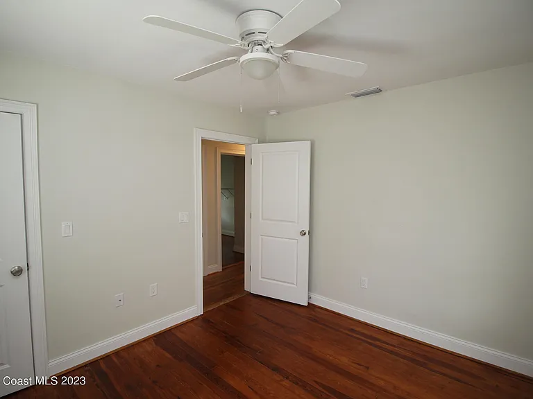 1905 Oak St — Photo 12