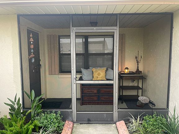 Screened front enrty