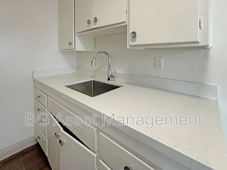 1865 Powell St #2 — Photo 9