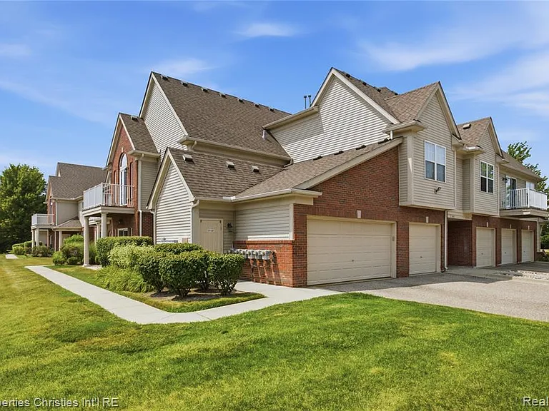 8413 Heywood Cir — Photo 3