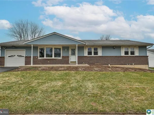 2982 Magnolia Cir, Macungie, PA 18062