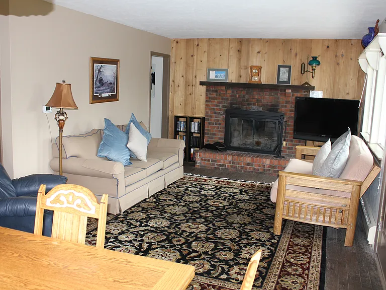 79 Evergreen Rd — Photo 2