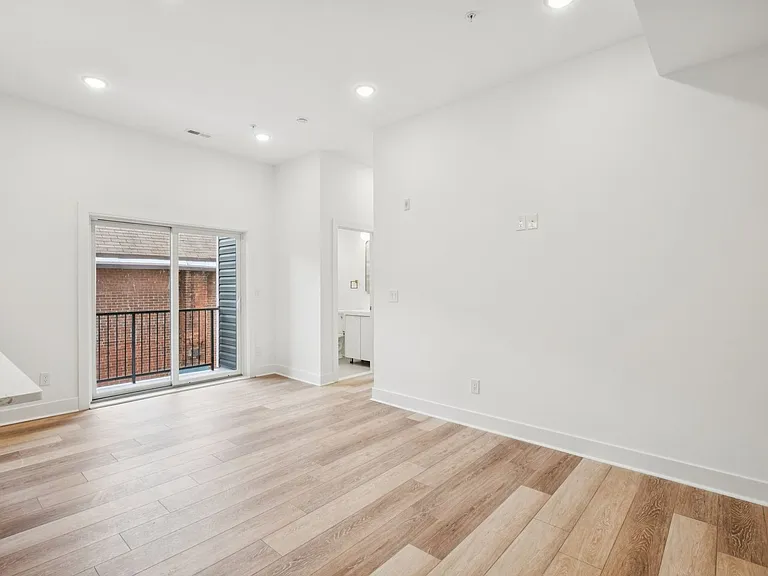 921 E Chelten Ave — Photo 9