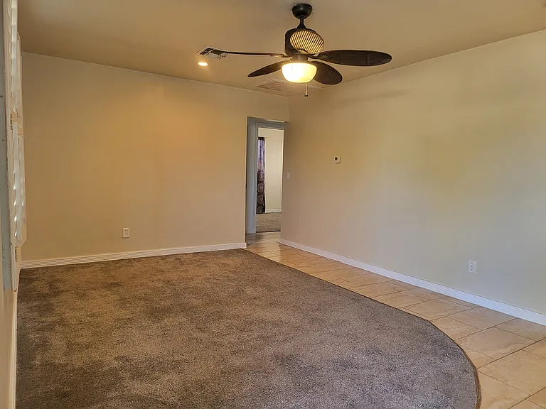 1040 N 27th Pl — Photo 24