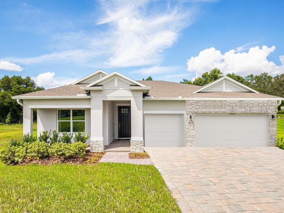 The only lakeview community with 1 2 acre homesites that includes a 3-car garage in Astatula.